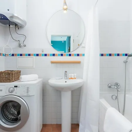 Modern Colorful In Kazimierz By Renters 크라쿠프